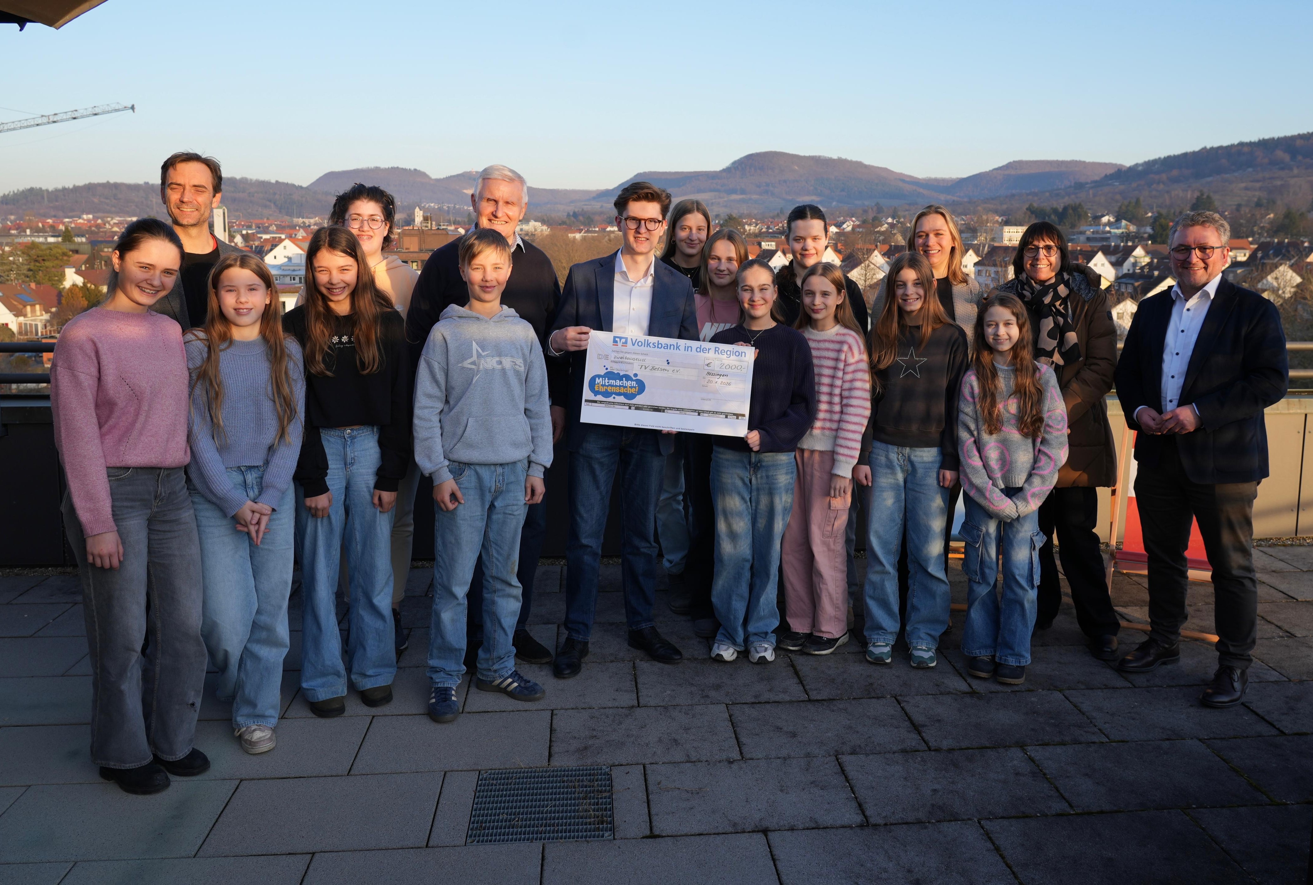 Übergabe Spendenscheck für Mitmachen Ehrensache